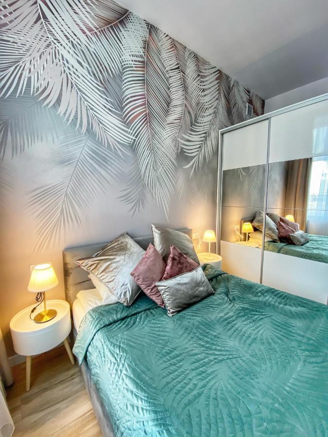 Bialy Z Jacuzzi Apartment *