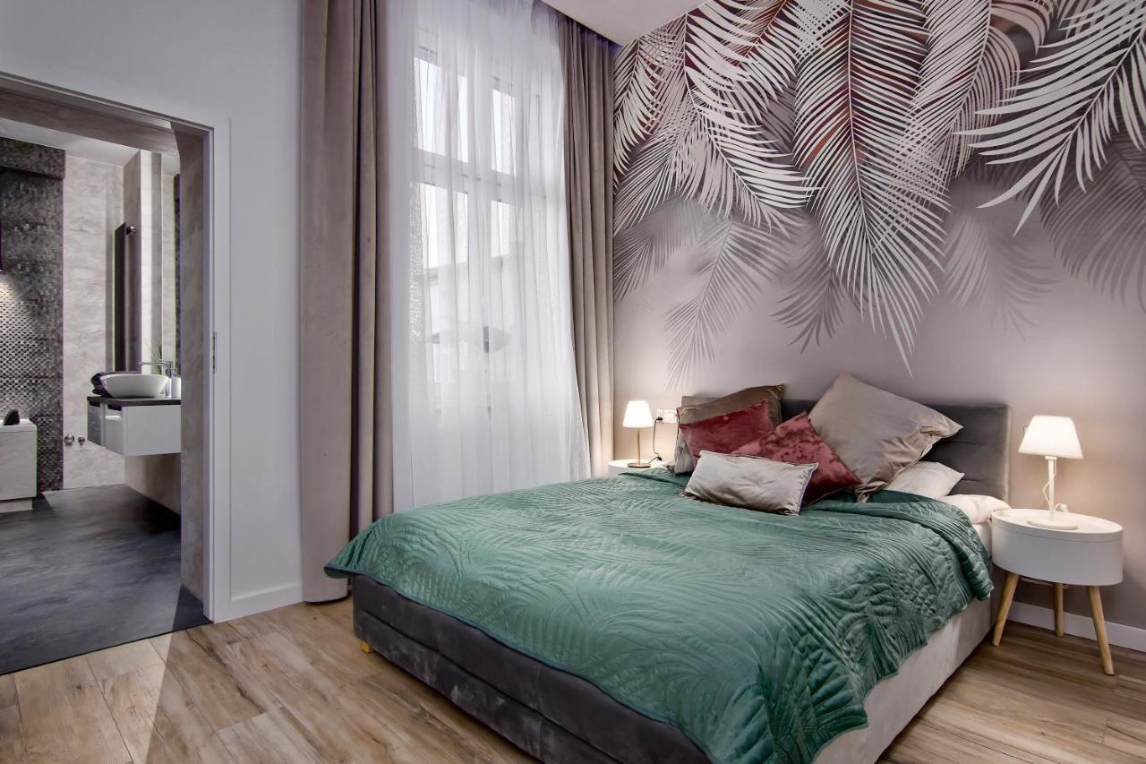 Bialy Z Jacuzzi Apartment