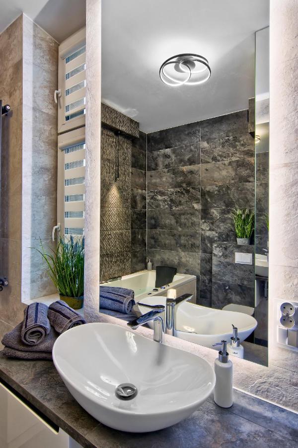 Bialy Z Jacuzzi Krakow