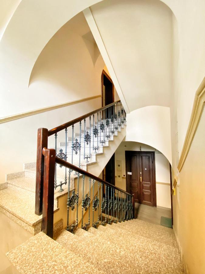 Bialy Z Jacuzzi Apartment